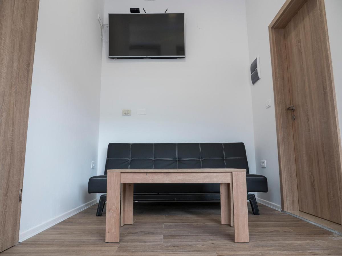 Apartments Aura Deskle Eksteriør bilde